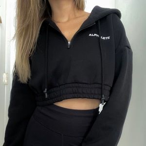 Alphalete Classic Capital Crop Hoodie - Black